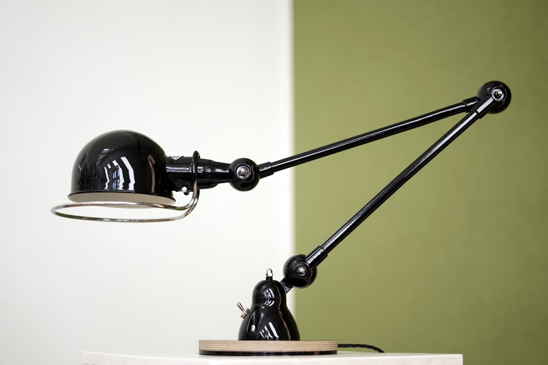Photo Adjustable Table Lamp