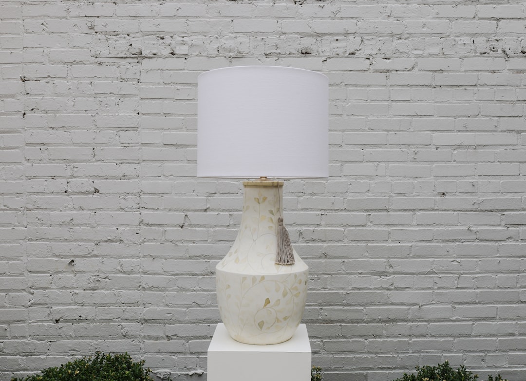 Photo birch wood table lamp